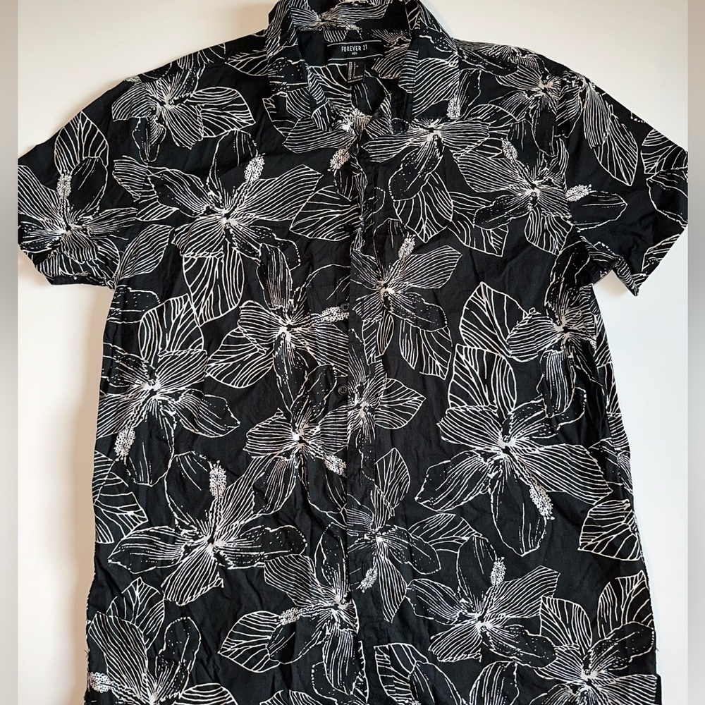 Forever 21 Men’s Size L Black Floral Hawaiian Shirt Short Sleeve 100% Cotton